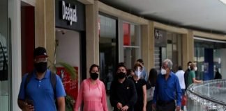 CDMX reabrirá centros comerciales pese a semáforo rojo