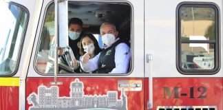 Estrena Pachuca camión de bomberos y ambulancia