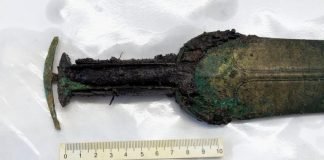 Descubren espada nórdica de la Edad de Bronce