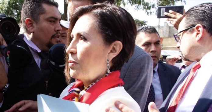 CIUDAD DE MÉXICO, 12AGOSTO2019.- Rosario Robles, ex titular de Sedesol y Sedatu, a su llegada a los juzgados del Reclusorio Sur, para presentarse a la audiencia por las acusaciones por el supuesto desvío de recursos durante su administración.FOTO: ROGELIO MORALES /CUARTOSCURO.COM