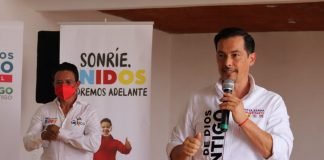 Juan de Dios Pontigo recorre calles de Pachuca