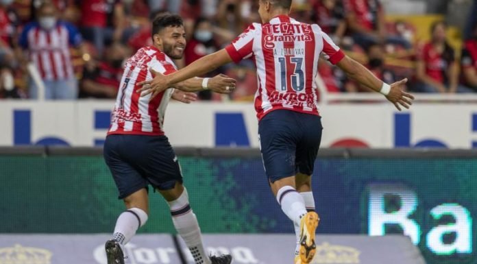 Chivas se lleva clásico tapatío con golazo de Zaldívar