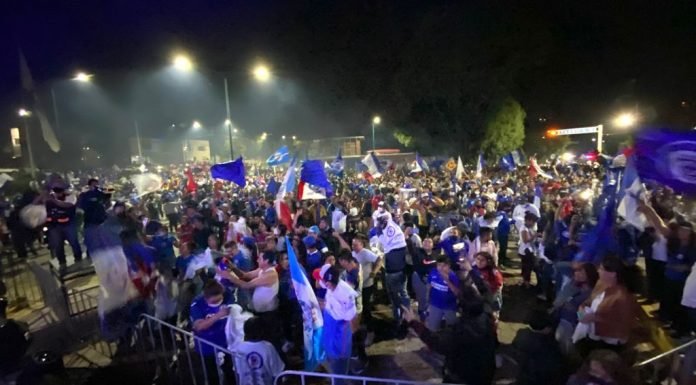 Miembros de cooperativa Cruz Azul celebran triunfo de La Máquina