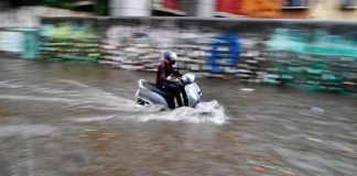 Poderoso ciclón azota India y complica crisis de COVID-19