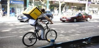 Repartidores de plataformas digitales en España serán registrados como asalariados