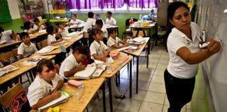 Así es la situación económica de los maestros en México