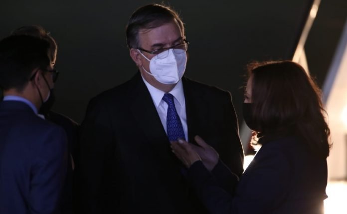 ebrard-bienvenida-kamala-harris-llegada