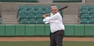 AMLO juega béisbol con Pavlovich y Durazo durante gira de trabajo
