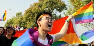 WeChat eliminó cuentas LGBT y colectivos feministas en China China LGBT