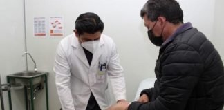 IMSS implanta prótesis de titanio en rodillas de paciente con hemofilia Hemofilia