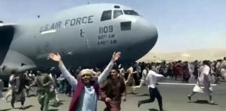 Más de 600 afganos apretujados huyen en avión Avión Afganistán