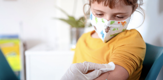 Aprueba Israel que desde los 12 años reciban la tercera dosis de Pfizer