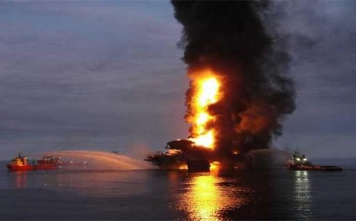Incendio plataforma Pemex
