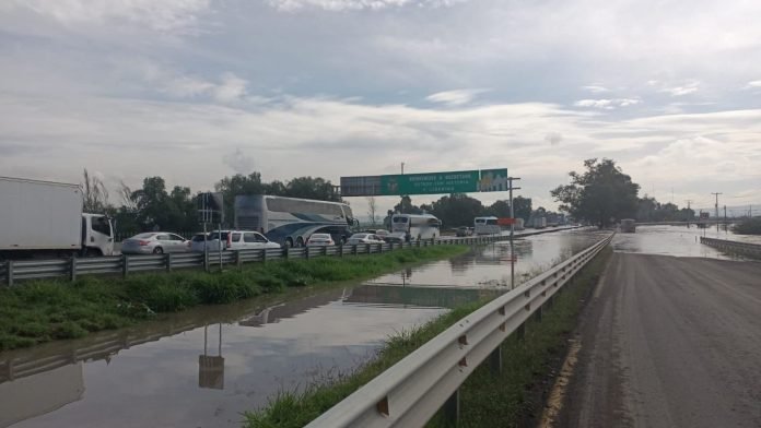 Carreteras inundadas SCT