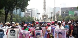 A siete años de Ayotzinapa, marchan en CDMX Marcha Ayotzinapa