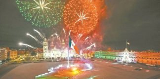 Conmemoran Bicentenario de Independencia en el Zócalo