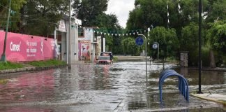 Desalojan hospital y colonias de Ixmiquilpan, se desborda río Río Ixmiquilpan