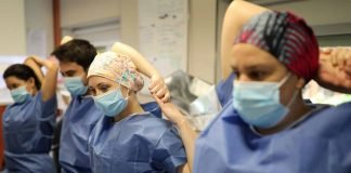 Senado pide reforzar salud mental en médicos de pandemia Médicos pandemia