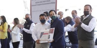 Entrega Fayad títulos de concesión de taxis