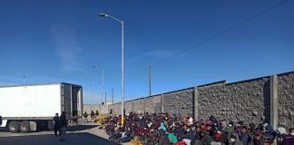 Halla INM 210 personas migrantes hacinadas en la caja de un tráiler