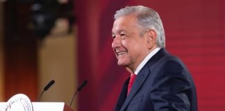 Aeropuerto y Refinería quedarán listos este año, comprometió Andrés Manuel