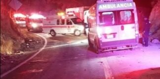 25 lesionados, saldo de volcadura de autobús de pasajeros en Metztitlán