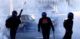 Frenan ingreso de manifestantes antivacunas COVID-19, en Francia