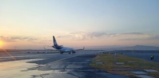 Despega el primer vuelo comercial del AIFA