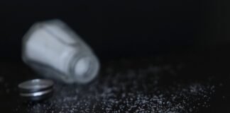 Alto consumo de sal produce fuertes daños a la salud: ISSSTE