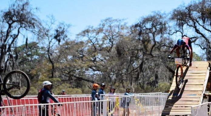 Más de 500 ciclistas ofrecen un espectáculo en Huajomulco