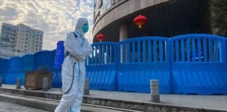 Tras nuevo confinamiento Shanghái reporta 10 muertes más por covid-19