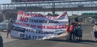 Vecinos de la colonia 11 de julio cierran vialidad por falta de agua