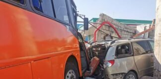 Choca autobús en vía Colosio, viajaban menores de edad rumbo a un encuentro de futbol