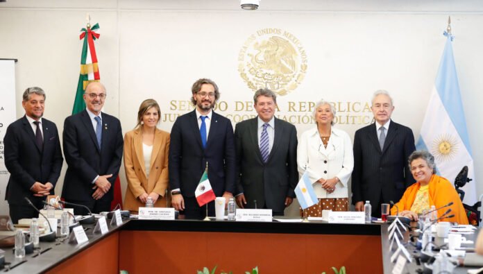 Olga Sánxhez Cordero y Ricardo Monreal