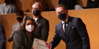 Personal académico de la UAEH recibe reconocimientos por años de servicio