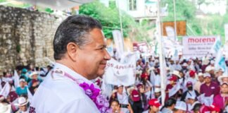 Julio Menchaca sostiene encuentro con simpatizantes en Tlahuiltepa