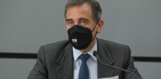 Participa Lorenzo Córdova como observador electoral en Colombia