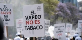 Protesta ante Cofepris tras la prohibición del uso de vapeadores