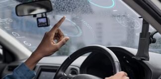 Expertos advierten sobre riesgos de instalar aplicaciones en automóviles