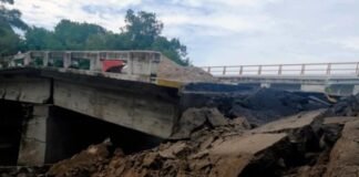 Tras fuertes lluvias colapsa “Puente Doña María” en Chiapas