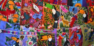 En puerta Primera Feria Artesanal de la Cultura Maya en el Museo Nacional de Culturas Populares