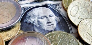 Euro y dólar alcanzan la paridad por primera vez en 20 años