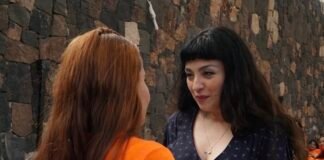 Mon Laferte visitó a reclusas en CERESO de Sonora