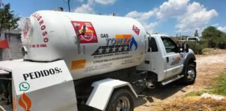 Aseguran pipa conectada a toma clandestina de gas LP en Tula