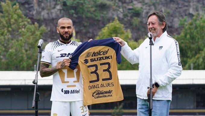 Dani Alves ya es el #33 de Pumas