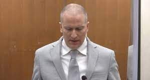 Condenan paralelamente a 20 años de cárcel a ex policía por la muerte de George Floyd