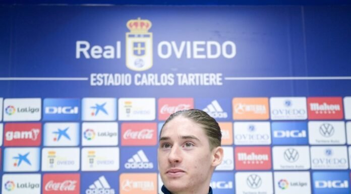Marcelo Flores fue presentado como futbolista del Real Oviedo