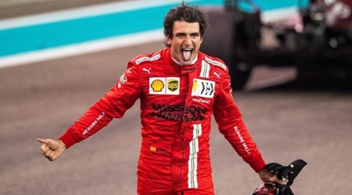 Sainz mantiene el ritmo y se queda con el primer puesto de las Libres 1; Checo culmina en sexto