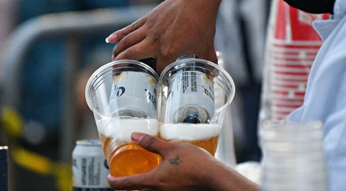 Prohibirán la venta de cervezas en estadios del fútbol mexicano