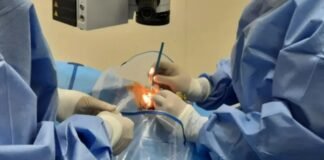 Paciente del IMSS recupera visión en 20 minutos gracias a una cirugía de catarata de mínima invasión